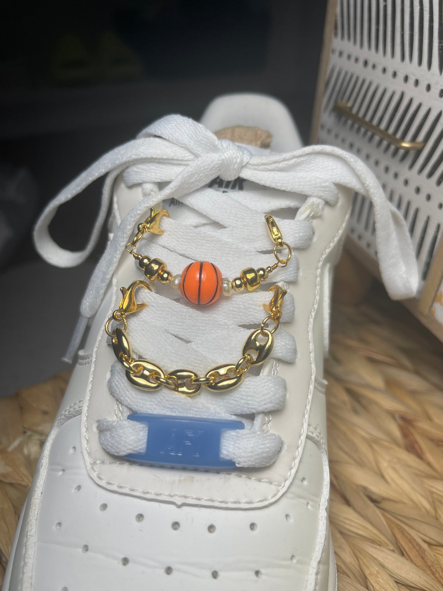 SPORT SHOE CHAIN