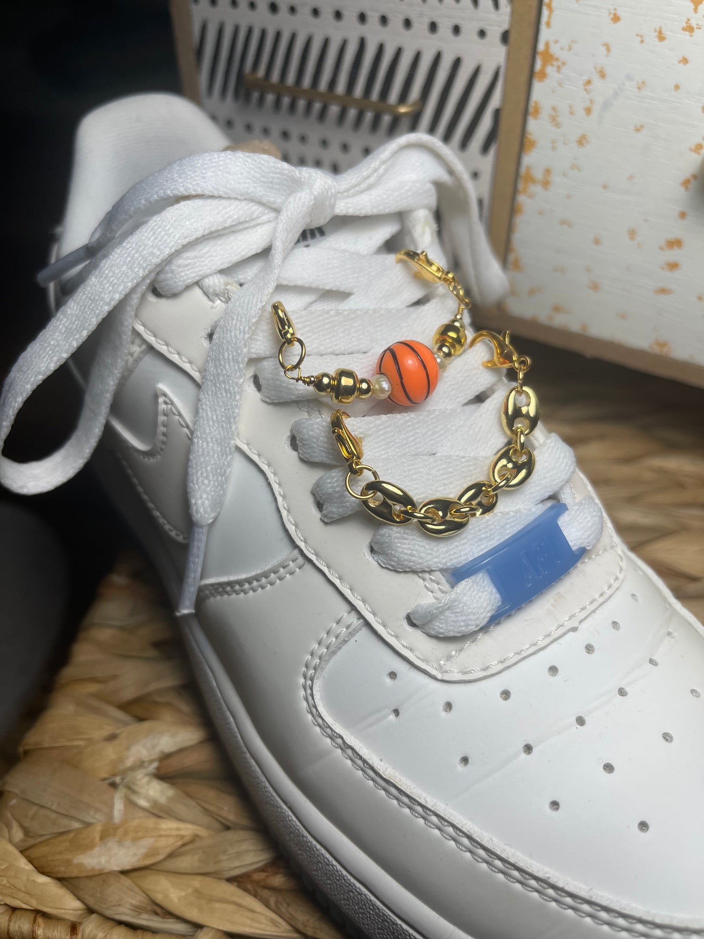 SPORT SHOE CHAIN