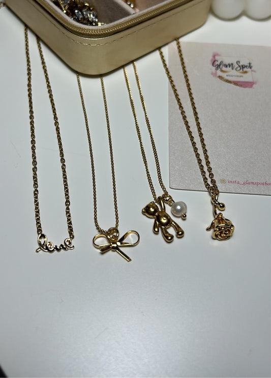 AMORES CHAINS